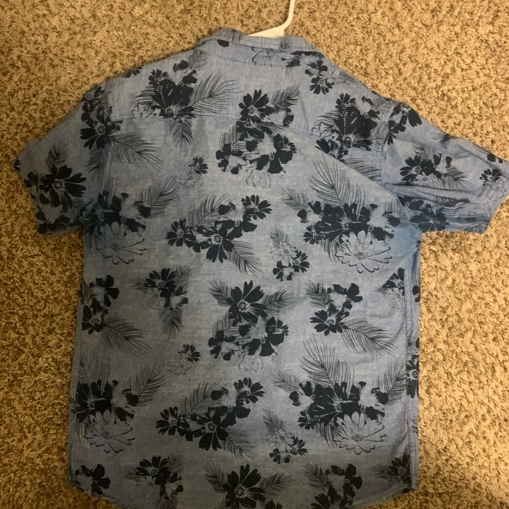 Button up - Picture 2 of 3